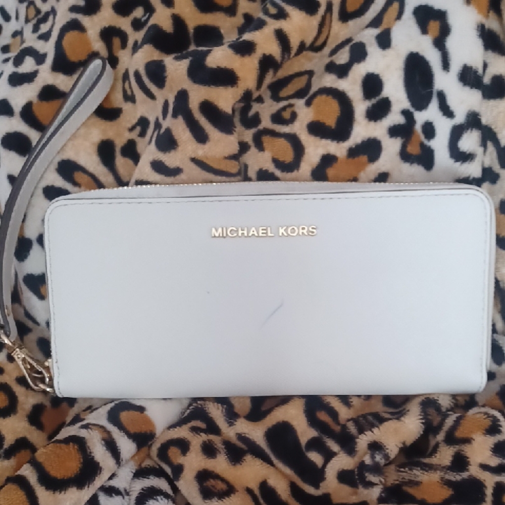 Michael Kors White Wristlet Wallet